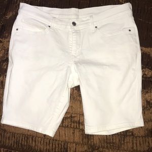 💥⚡️Levi White Denim Shorts🌟🌟